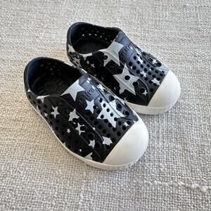 Native Black Jefferson Star Print Shoes EUC 4